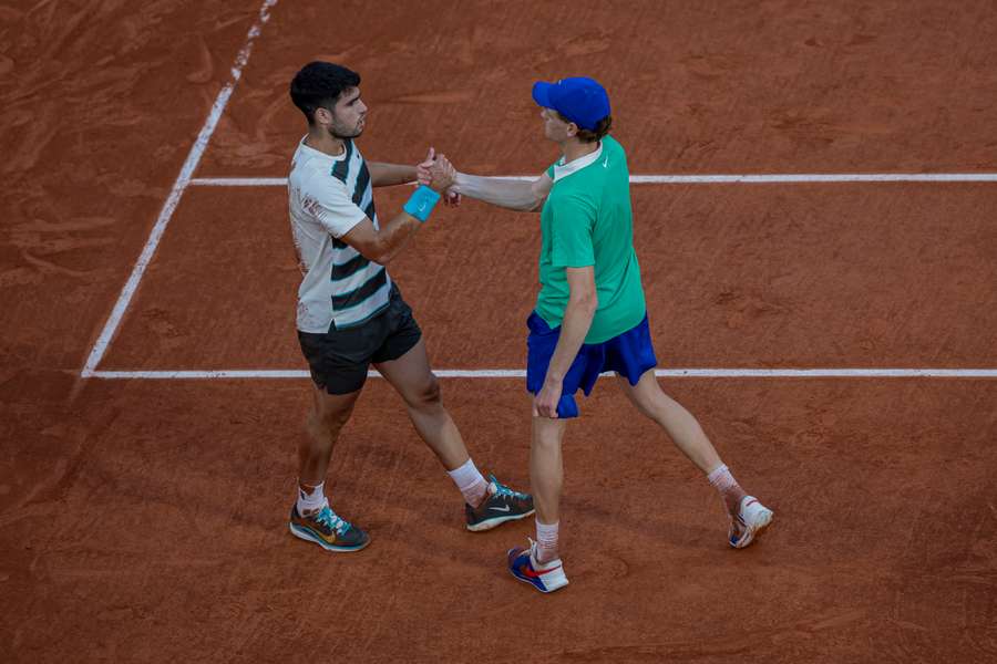 Sinner e Alcaraz chegam ao último estágio da grama sagrada de Wimbledon Sinner e Alcaraz chegam ao último estágio da grama sagrada de Wimbledon