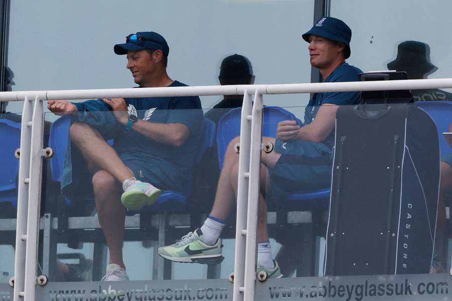 England assistant coach Marcus Trescothick and Andrew Flintoff on the balcony 
