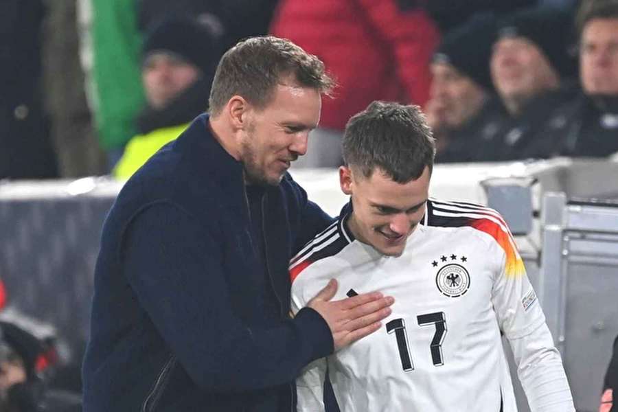 Julian Nagelsmann a Florian Wirtz při utkání německé reprezentace