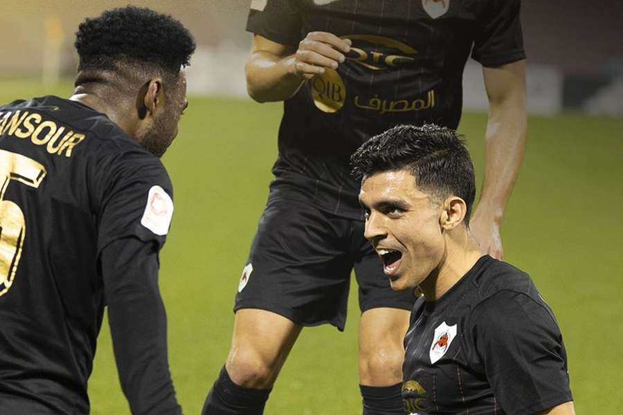 Mansour festeja com Roger Guedes