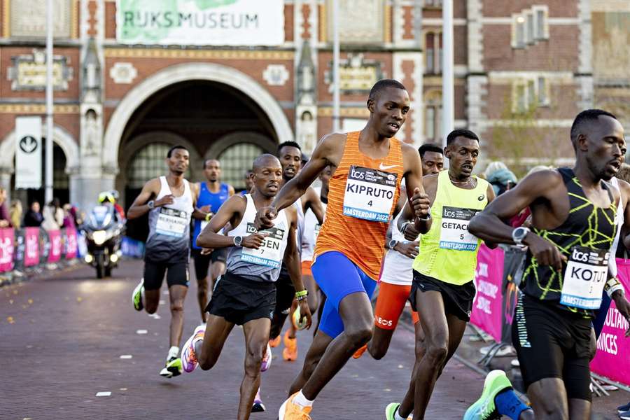 Startbewijzen voor marathon Amsterdam in recordtempo vergeven