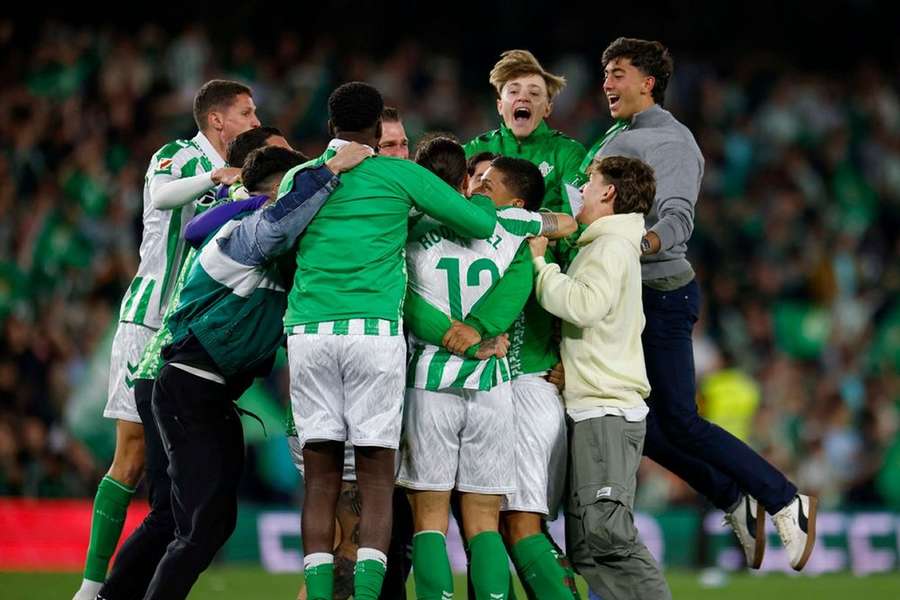 Real Betis table bid for Estudiantes midfielder Amondarain
