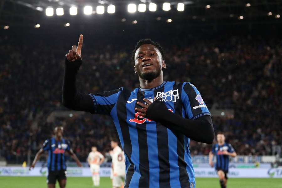 Ibrahim Sulemana celebra el gol de la victoria de la Atalanta en el minuto 76.