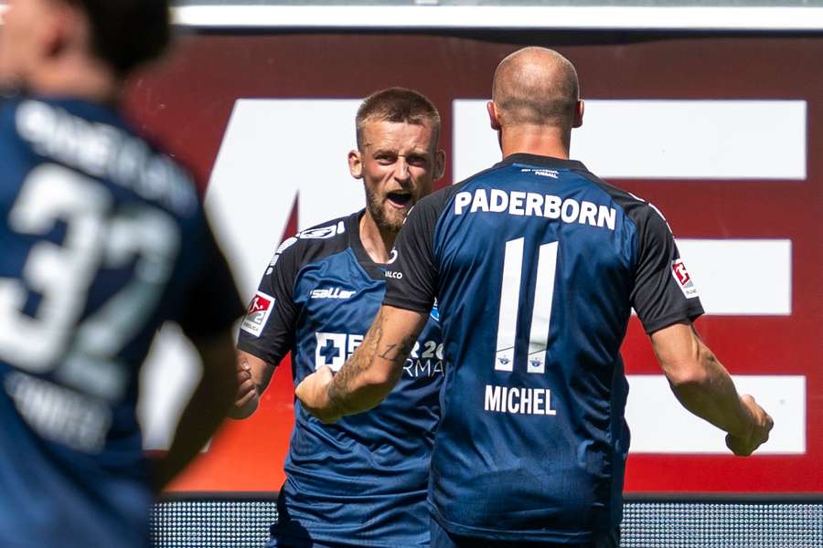 Die Paderborner Sebastian Klaas (l.) und Sven Michel (r.) beim Jubeln.