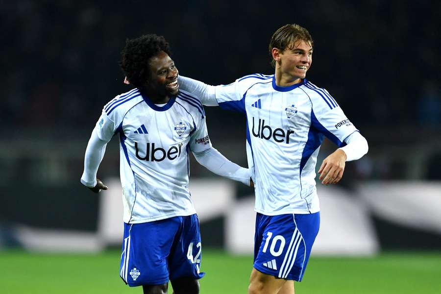 Addai y Paz, celebrando