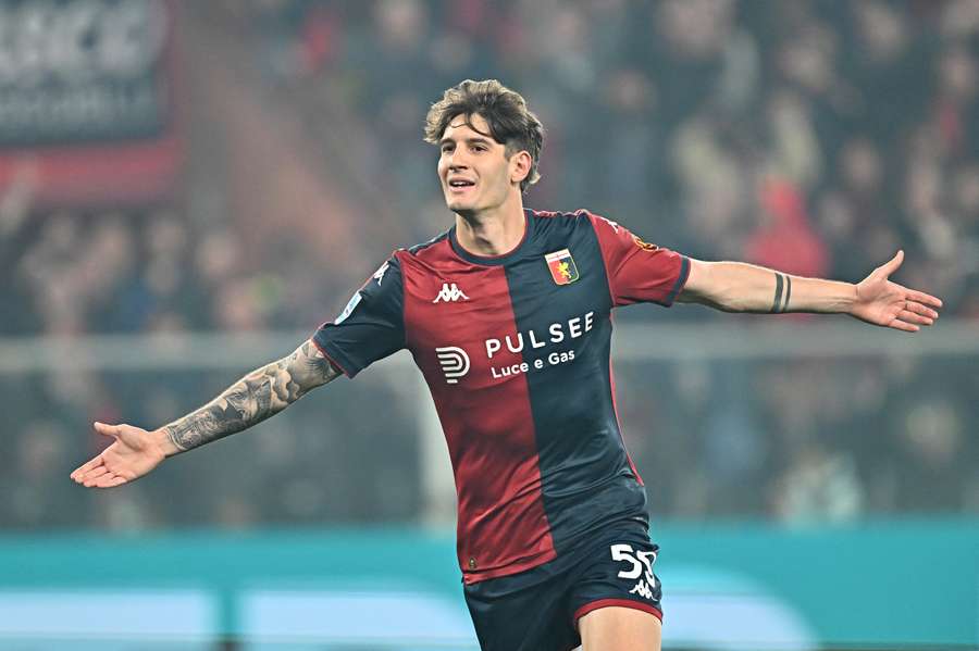 Alessandro Zanoli celebruje gola, który rozstrzygnął mecz z Udinese.