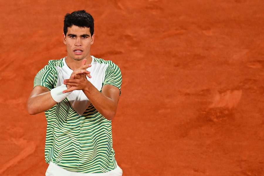 Alcaraz tenta título inédito na França