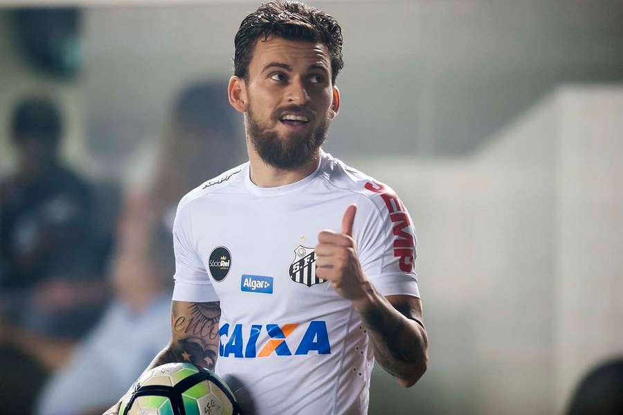 Lucas Lima brilhou pelo Santos entre 2014 e 2017 Lucas Lima brilhou pelo Santos entre 2014 e 2017