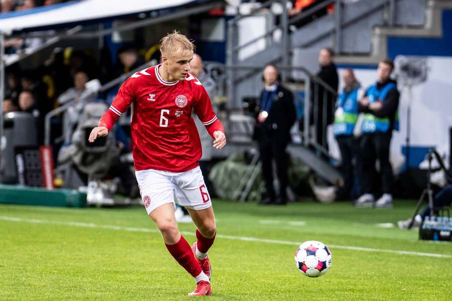 Victor Froholdt en acción con la selección danesa