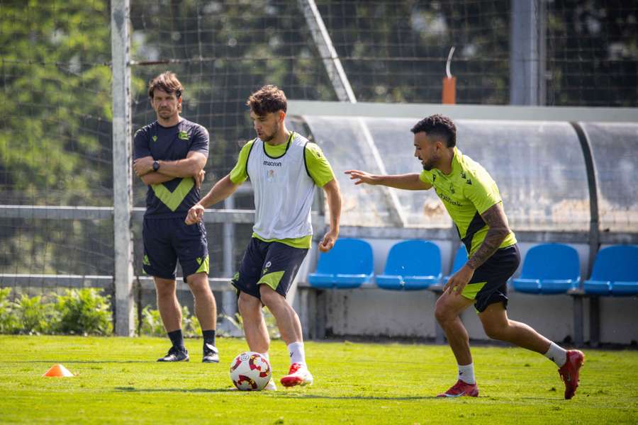Los jugadores de la Real Sociedad B, entrenando en Zubieta