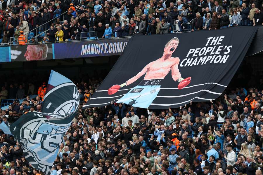 Manchester City a rendu hommage à Ricky Hatton.