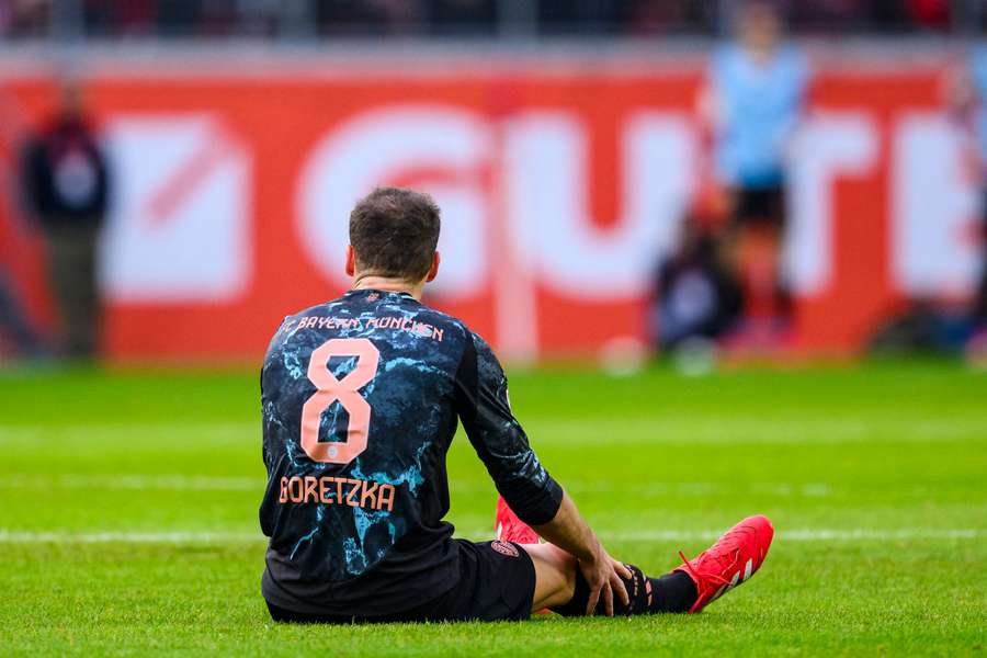 Leon Goretzka au sol durant son match contre Fribourg samedi.
