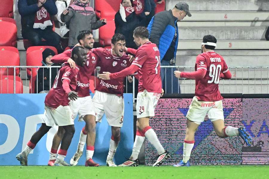 Nedělní dění: Jablonec přetlačil Bohemians, Baník remizoval v Karviné. Pardubice slaví v derby