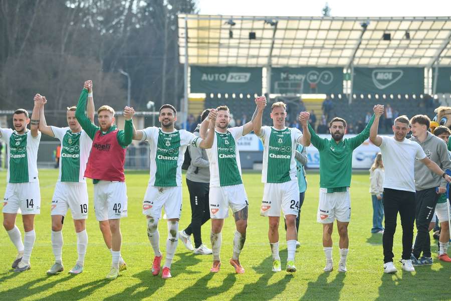 Radost hráčů Jablonce po výhře nad Baníkem.