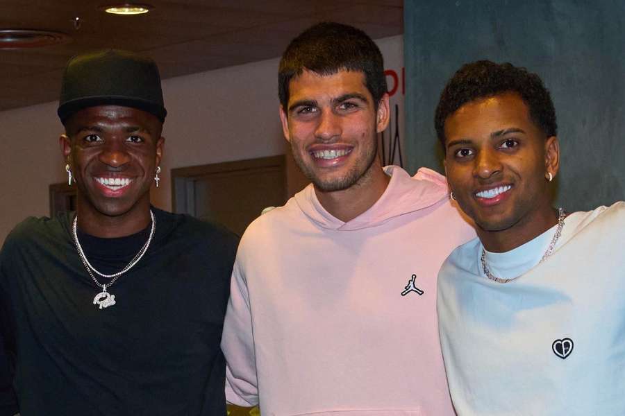 Carlos Alcaraz junto a Vinicius y Rodrygo.