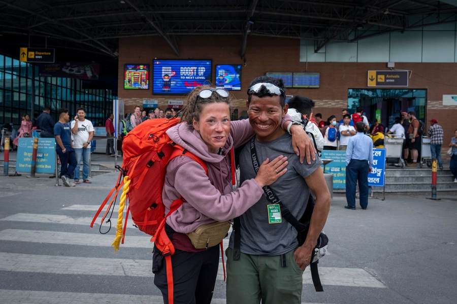 Kristin Harila met haar vaste gids Tenjen Sherpa