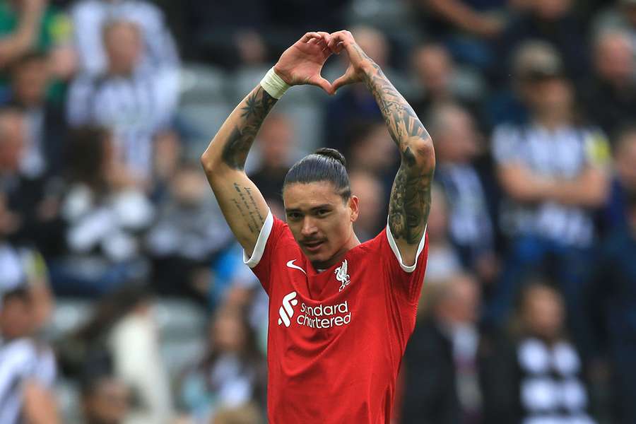 Darwin Núñez marcou dois golos na vitória do Liverpool por 2-1 sobre o Newcastle