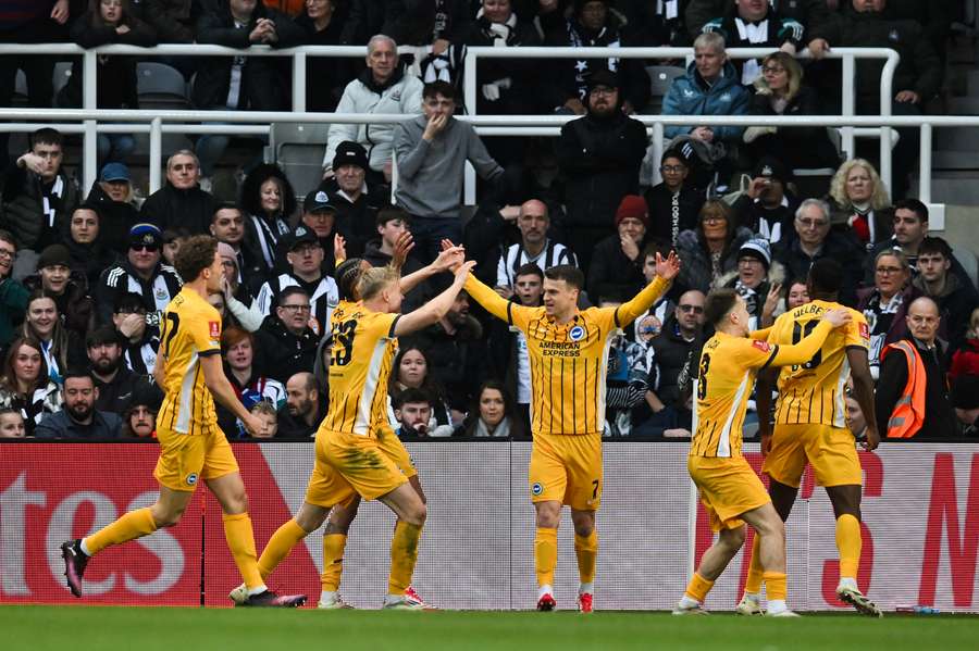 Brighton odwraca wynik meczu z Newcastle. Czerwone kartki i dogrywka na St. James's Park