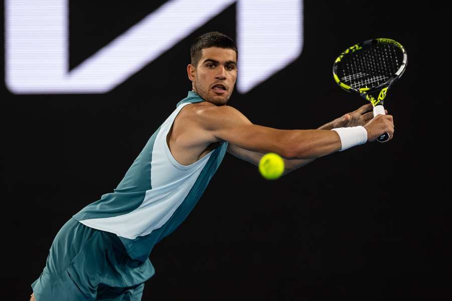 Alcaraz se impone a Nishioka en tres sets.