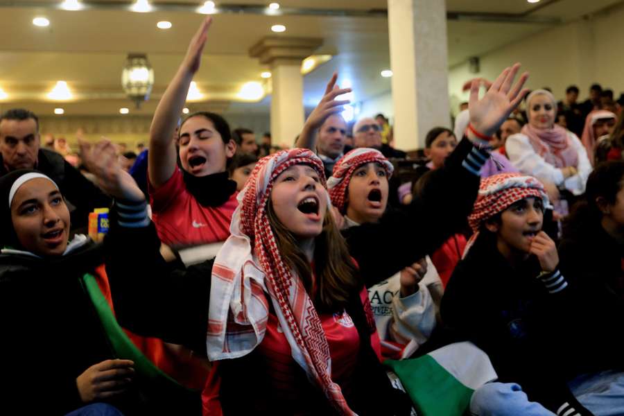 Fans van Jordanië vieren de overwinning op Zuid-Korea