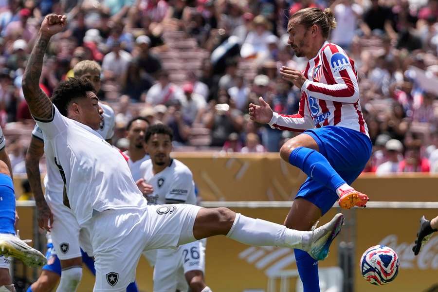 Botafogo postupuje na úkor Atlética.