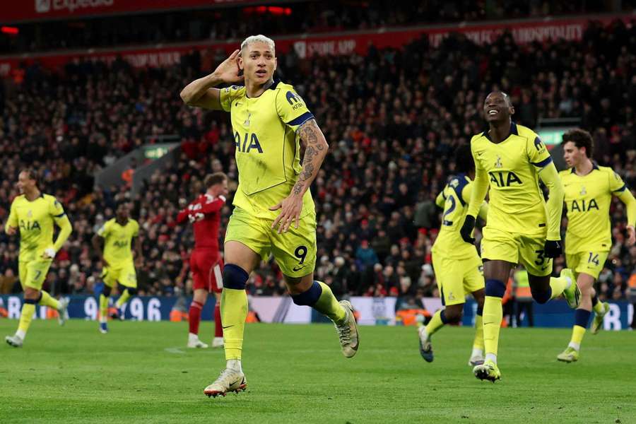 Richarlison desulta dopo il gol del pareggio del Tottenham