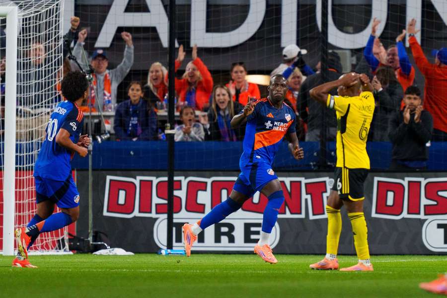 Cincinnati gana en los 'playoffs' Cincinnati gana en los 'playoffs'