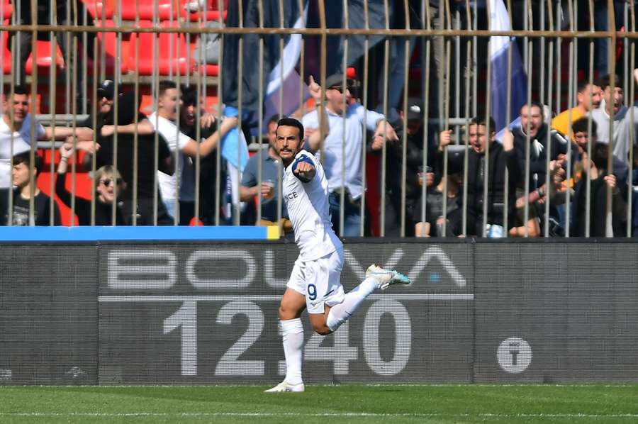 Pedro celebra un gol con la Lazio