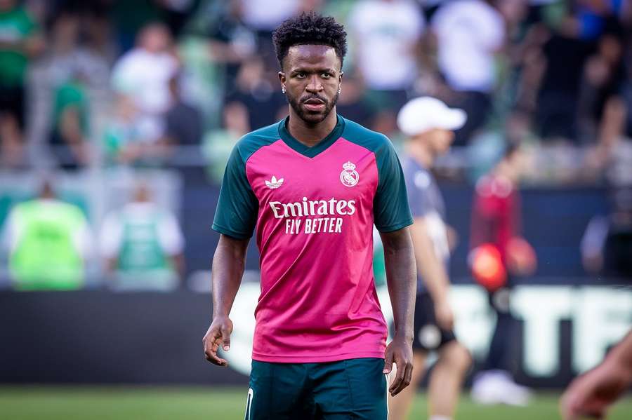 Wright confused by Arsenal's transfer plans: Desperate to sell but we went for Vini Jr? Wright confused by Arsenal's transfer plans: Desperate to sell but we went for Vini Jr?