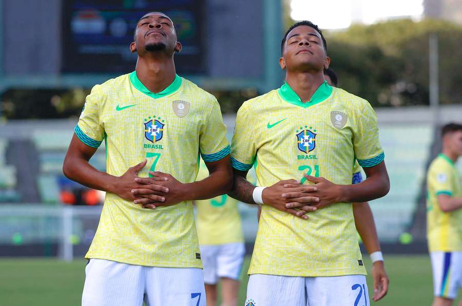 Os brasileiros aproveitaram as falhas graves da defesa paraguaia