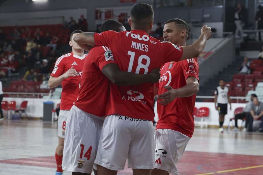 Benfica fechou o ano com triunfo no Pavilhão da Luz Benfica fechou o ano com triunfo no Pavilhão da Luz