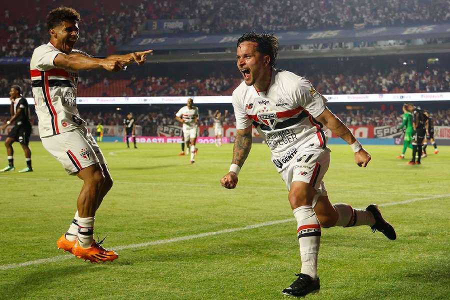 Artur fez o gol do triunfo tricolor Artur fez o gol do triunfo tricolor
