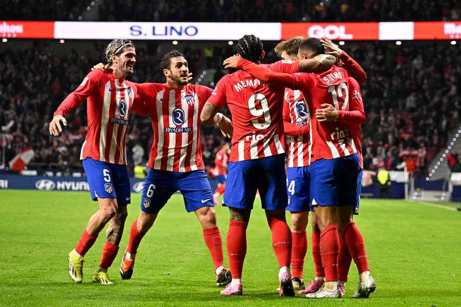 Les joueurs de l'Atlético célèbrent le but de Samu Lino