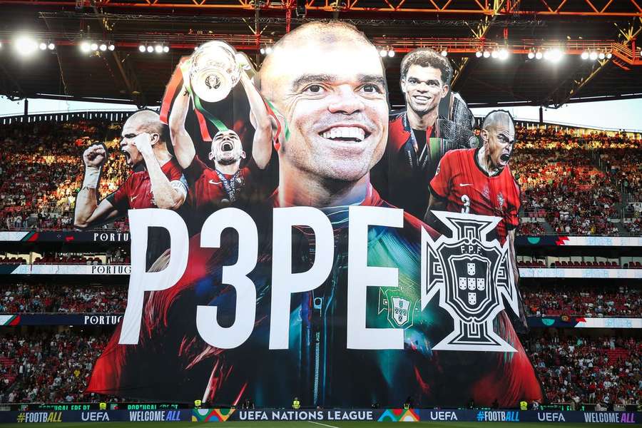 Pepe foi homenageado após terminar a carreira