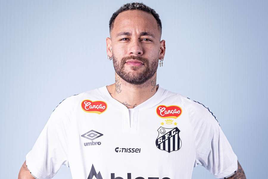 Neymar está de volta ao futebol brasileiro depois de 12 anos