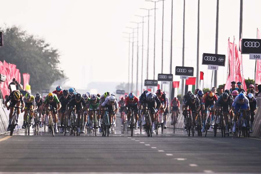 Der var masser af sprintere, der blandede sig i kampen om sejren i UAE Tour fredag. Hollandske Dylan Groenewegen endte med at snuppe den.