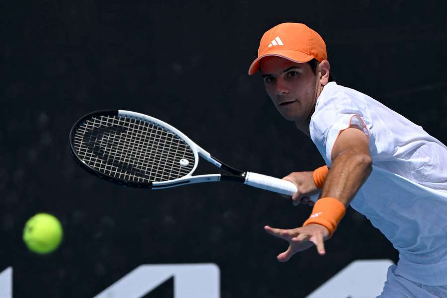 Jódar golpea la bola