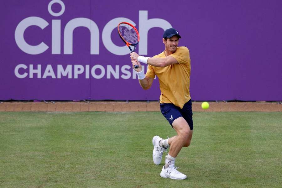 Andy Murray em ação durante o seu jogo contra o australiano Alex de Minaur
