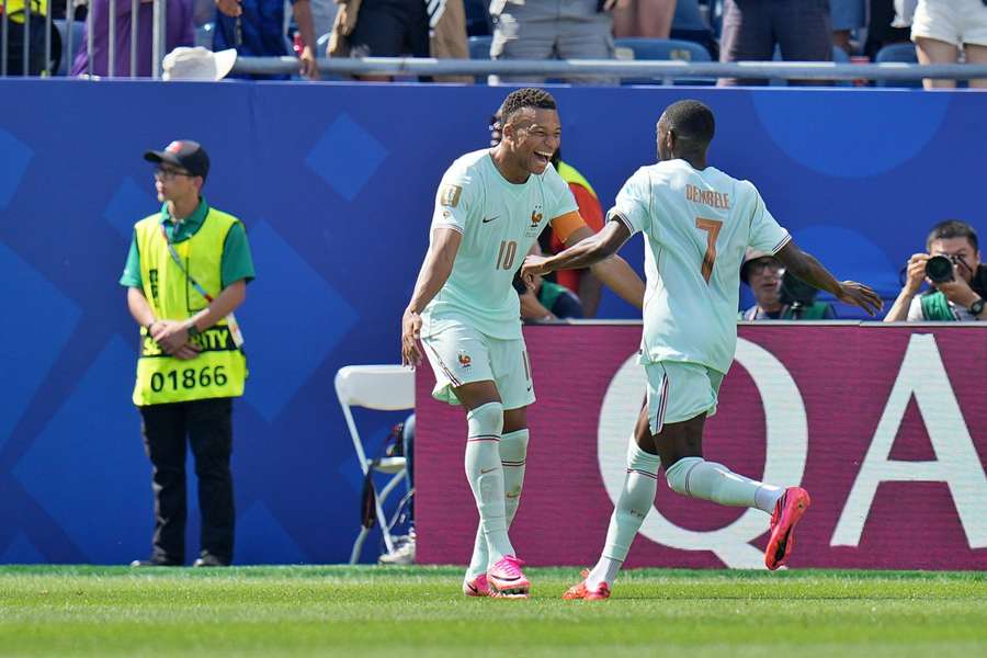 Mbappe și Dembele, în timpul duelului Norvegia - Franța de la Cupa Mondială 2026 Mbappe și Dembele, în timpul duelului Norvegia - Franța de la Cupa Mondială 2026