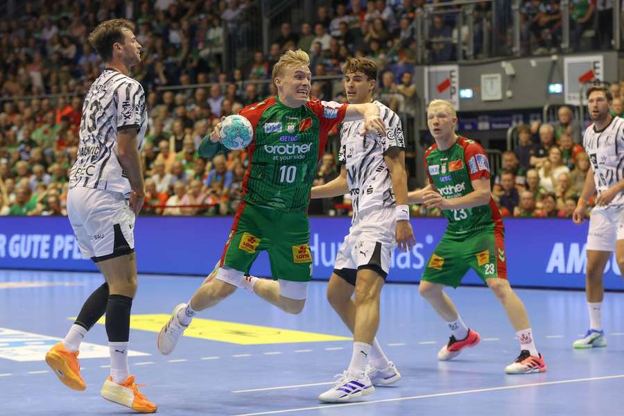 Jump shot by Magdeburg's Kristjansson Jump shot by Magdeburg's Kristjansson