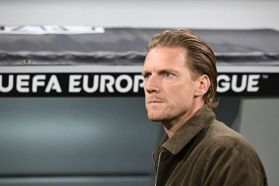Trenér Radoslav Kováč měl po prohře s Levski řadně amotanou hlavu. Trenér Radoslav Kováč měl po prohře s Levski řadně amotanou hlavu.