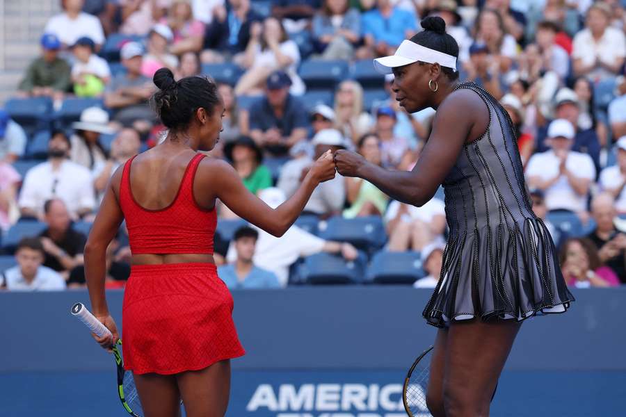 Williams (r.) und Fernandez bejubelb den Einzug ins Achtelfinale
