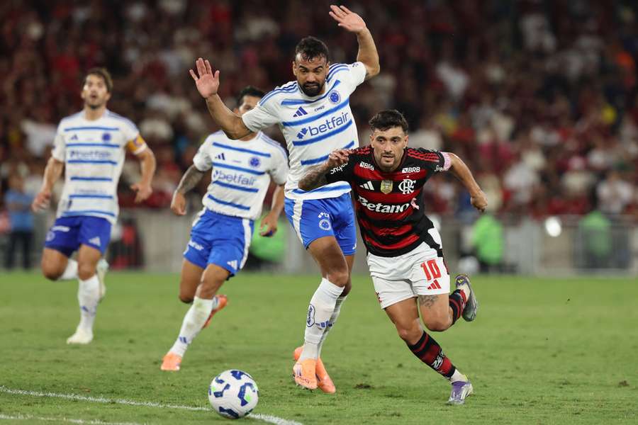 Flamengo e Cruzeiro ficaram no 0 a 0 em jogo disputado no Maracanã