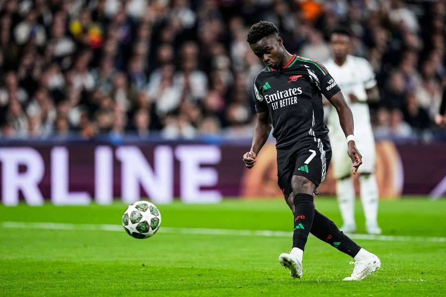 Courtois defendeu a cavadinha de Saka na cobrança de pênalti