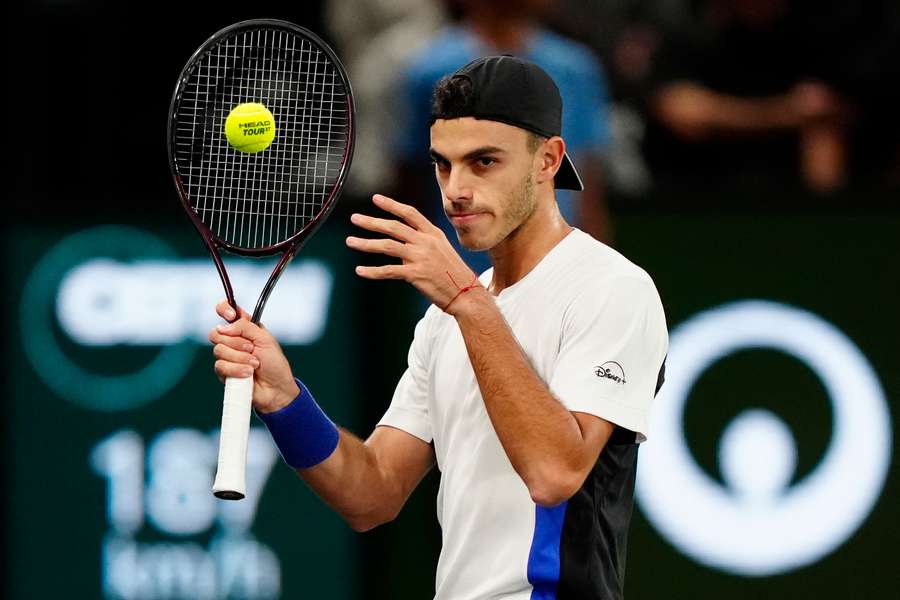 Francisco Cerúndolo progresa en París.