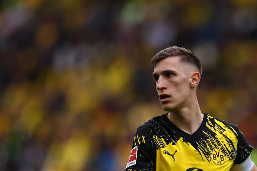 Nico Schlotterbeck ist mit gemischten Reaktionen in Dortmund empfangen worden. Nico Schlotterbeck ist mit gemischten Reaktionen in Dortmund empfangen worden.