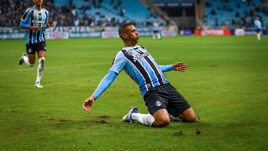 Bruno Alves fez um dos gols no tempo normal