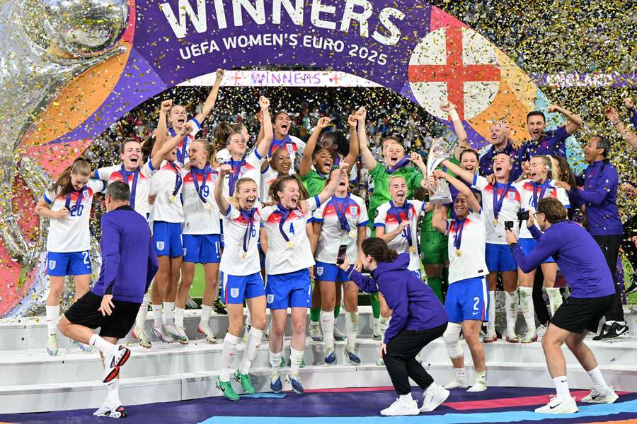 Lwice zapisują się w historii angielskiego futbolu. Mówi o nich cały kraj Lwice zapisują się w historii angielskiego futbolu. Mówi o nich cały kraj