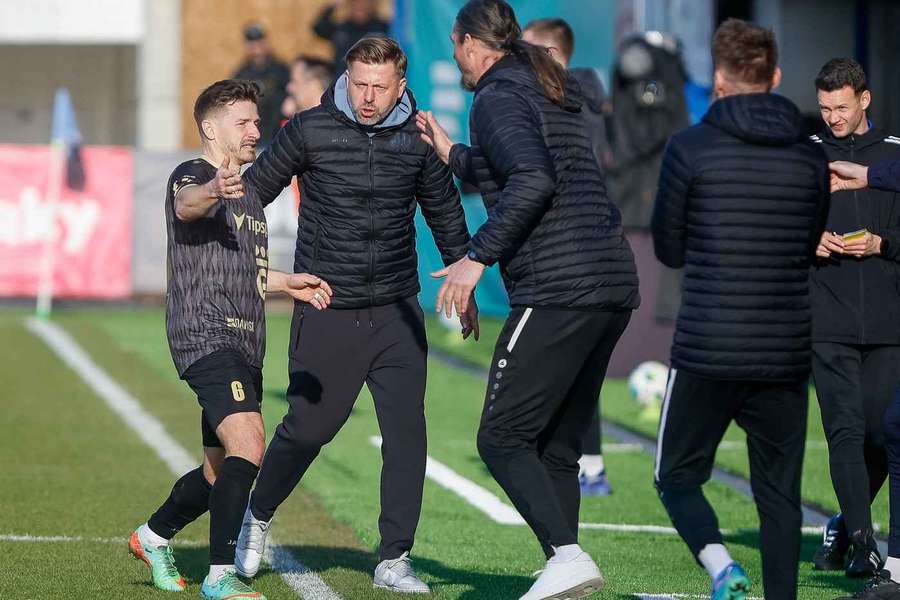 Hradec Králové nabídl svou verzi o konci Václava Pilaře v klubu. Hradec Králové nabídl svou verzi o konci Václava Pilaře v klubu.