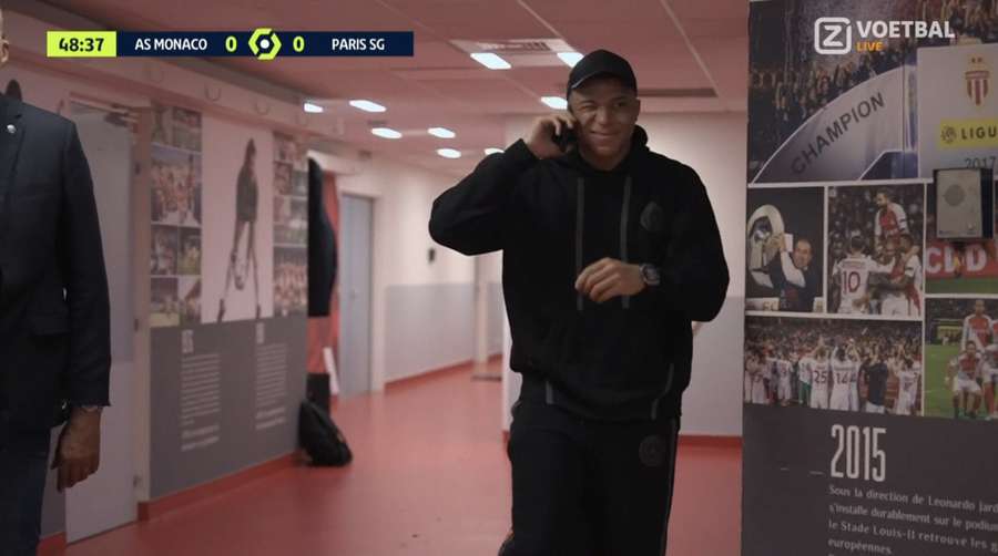 Mbappé deixa o balneário no Mónaco